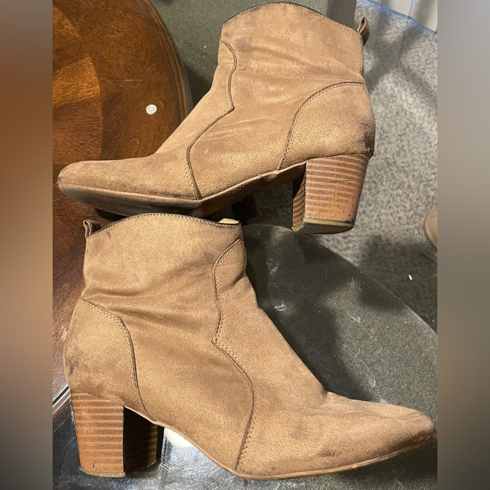 Size 6 1/2 American Eagle Brown Ankle Boots
